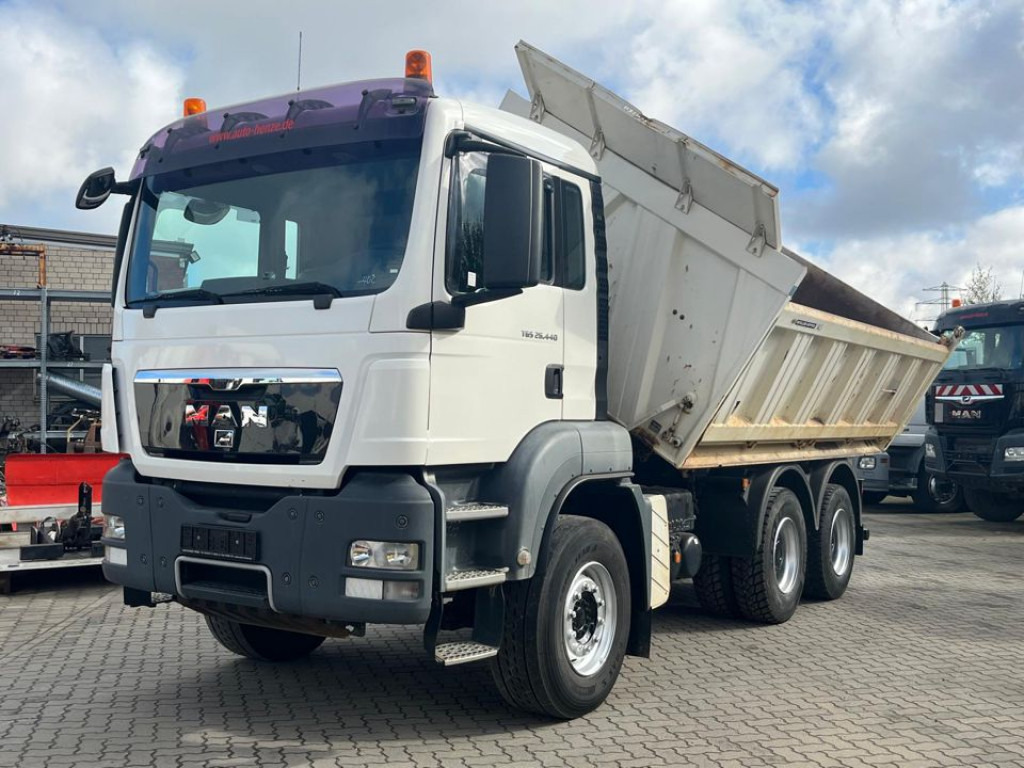 MAN TG-S 26.440 6x4 BB 3-Achs Kipper Schalter - Самосвал камион: снимка 1 MAN TG-S 26.440 6x4 BB 3-Achs Kipper Schalter - Самосвал камион: снимка 1