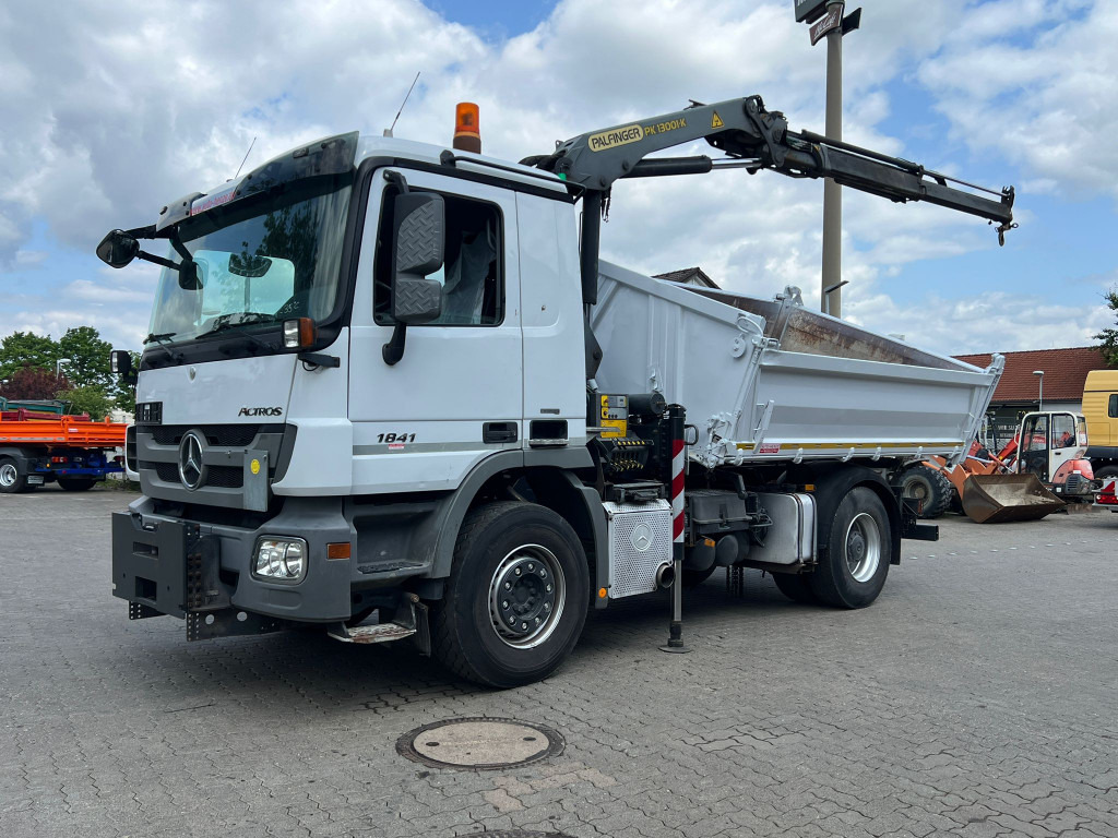 MERCEDES-BENZ Actros 1841 K 2-Achs Kipper Kran Funk 2xhydr+Greifer - Самосвал камион, Камион с кран: снимка 1 MERCEDES-BENZ Actros 1841 K 2-Achs Kipper Kran Funk 2xhydr+Greifer - Самосвал камион, Камион с кран: снимка 1