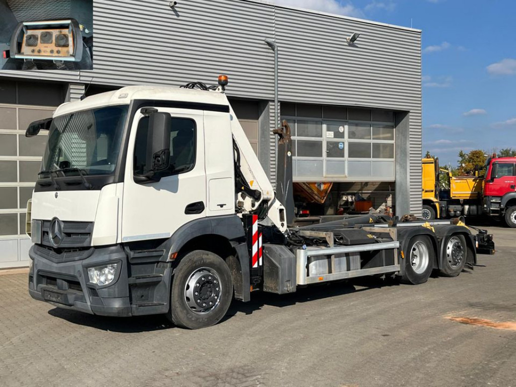 MERCEDES-BENZ Antos 2543 L 6x2 Abrollkipper mit Kran Funk+Greiferst. - Мултилифт с кука камион, Камион с кран: снимка 1 MERCEDES-BENZ Antos 2543 L 6x2 Abrollkipper mit Kran Funk+Greiferst. - Мултилифт с кука камион, Камион с кран: снимка 1