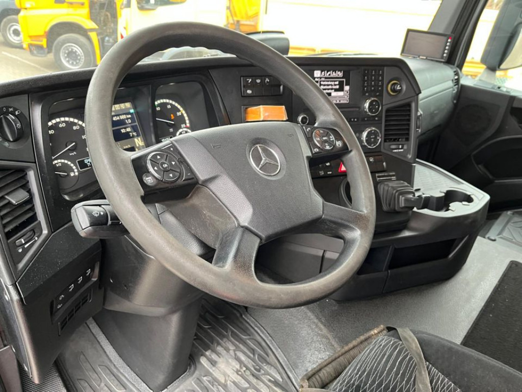 Лизинг на MERCEDES-BENZ Arocs 1845 4x4 HAD 2-Achs Allradkipper Heckkran Funk MERCEDES-BENZ Arocs 1845 4x4 HAD 2-Achs Allradkipper Heckkran Funk: снимка 13