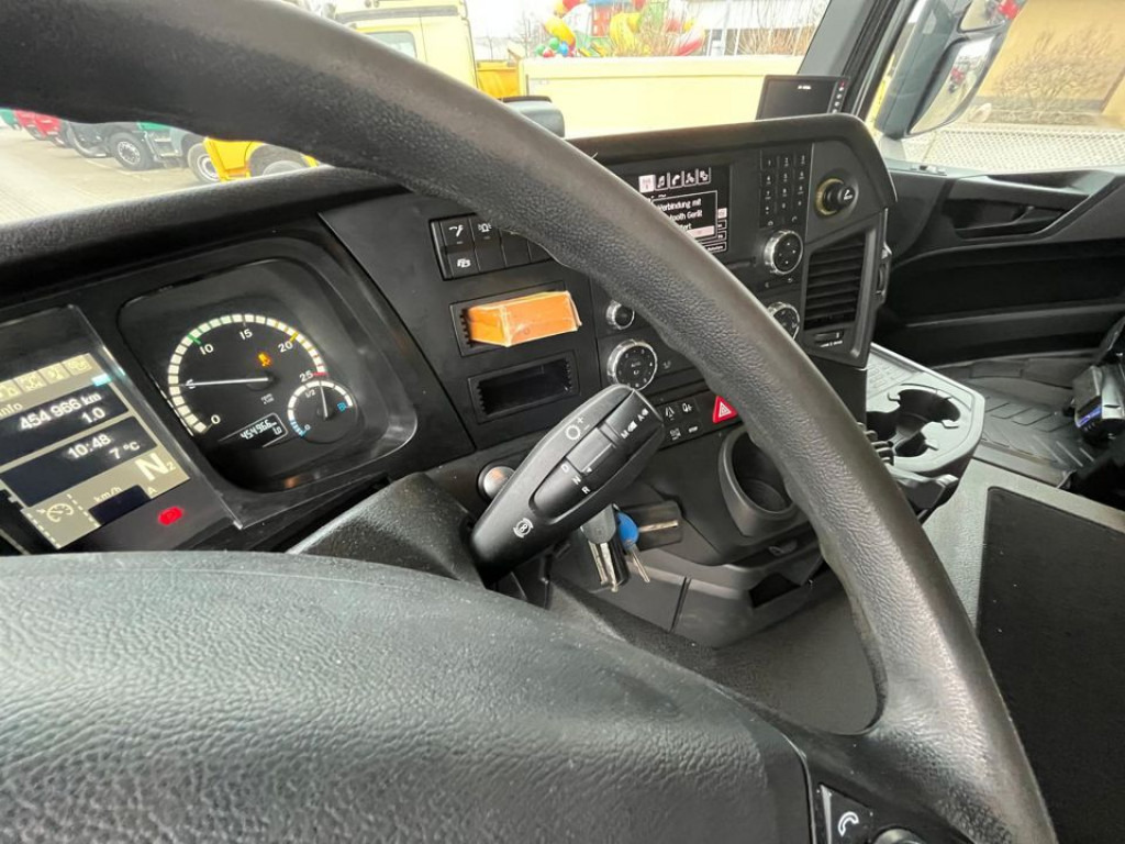 Лизинг на MERCEDES-BENZ Arocs 1845 4x4 HAD 2-Achs Allradkipper Heckkran Funk MERCEDES-BENZ Arocs 1845 4x4 HAD 2-Achs Allradkipper Heckkran Funk: снимка 15