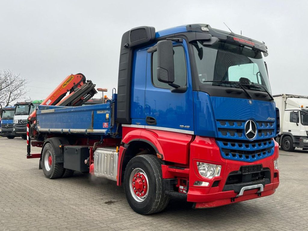 Mercedes-Benz Arocs 1845 4x4 HAD 2-Achs Allradkipper Kran Funk Mercedes-Benz Arocs 1845 4x4 HAD 2-Achs Allradkipper Heckkran - Самосвал камион, Камион с кран: снимка 2 Mercedes-Benz Arocs 1845 4x4 HAD 2-Achs Allradkipper Kran Funk Mercedes-Benz Arocs 1845 4x4 HAD 2-Achs Allradkipper Heckkran - Самосвал камион, Камион с кран: снимка 2