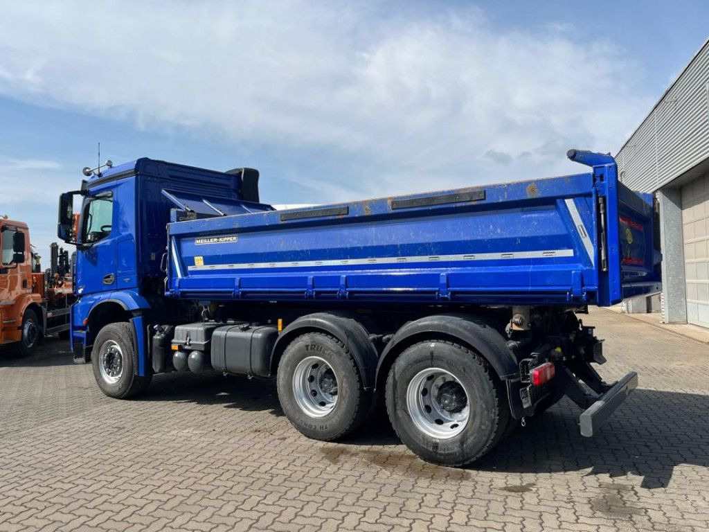 Mercedes-Benz Arocs 2642 6x4 3-Achs Kipper Bordmatik nur 163TK - Самосвал камион: снимка 4 Mercedes-Benz Arocs 2642 6x4 3-Achs Kipper Bordmatik nur 163TK - Самосвал камион: снимка 4