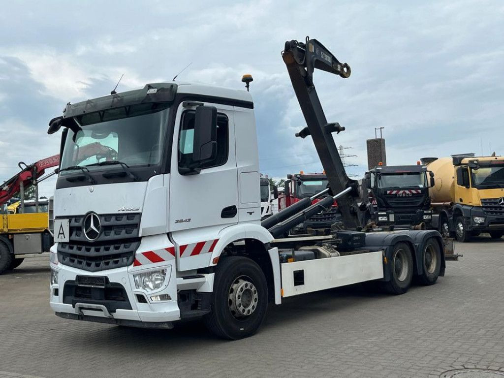 Mercedes-Benz Arocs 2642 6x4 Abrollkipper nur 240TKM AP Achsen - Мултилифт с кука камион: снимка 1 Mercedes-Benz Arocs 2642 6x4 Abrollkipper nur 240TKM AP Achsen - Мултилифт с кука камион: снимка 1