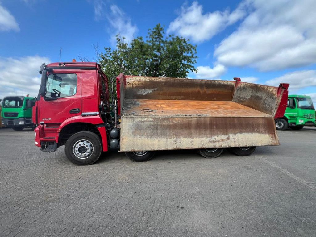 Mercedes-Benz Arocs 3243 8x4 4-Achs Kipper Bordmatik - Самосвал камион: снимка 5 Mercedes-Benz Arocs 3243 8x4 4-Achs Kipper Bordmatik - Самосвал камион: снимка 5