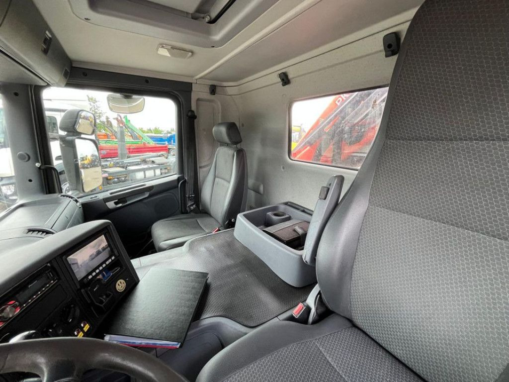 Мултилифт с кука камион, Камион с кран Scania P 360 6x2 Abrollkipper mit Kran Lift/Lenkachse Scania P 360 6x2 Abrollkipper mit Kran Lift/Lenkachse: снимка 11