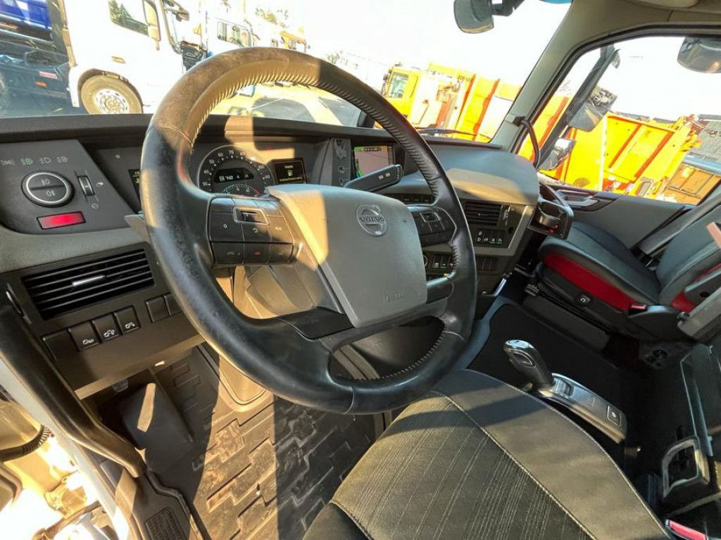 Volvo FH 500 6x2 Abrollkipper Funkfernbedienung - Мултилифт с кука камион: снимка 5 Volvo FH 500 6x2 Abrollkipper Funkfernbedienung - Мултилифт с кука камион: снимка 5