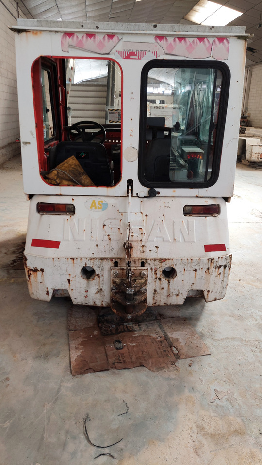 FV02 Nissan Baggage Tractor - Влекач за багаж: снимка 2 FV02 Nissan Baggage Tractor - Влекач за багаж: снимка 2