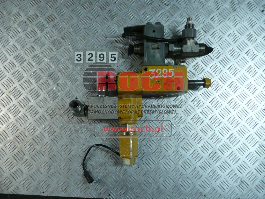 CATERPILLAR 297-0370 HE02 1800777 - 2 SEKCYJNY + 196-0826 HF00 + 199-1910 + CEWKA - Хидравличен клапан: снимка 1 CATERPILLAR 297-0370 HE02 1800777 - 2 SEKCYJNY + 196-0826 HF00 + 199-1910 + CEWKA - Хидравличен клапан: снимка 1