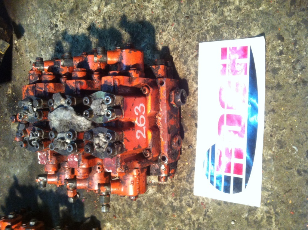 LINDE 668975170862 VW18 5646 + VW18 5657 - 3 SEKCYJNY - Хидравличен клапан за Строителна техника: снимка 1 LINDE 668975170862 VW18 5646 + VW18 5657 - 3 SEKCYJNY - Хидравличен клапан за Строителна техника: снимка 1