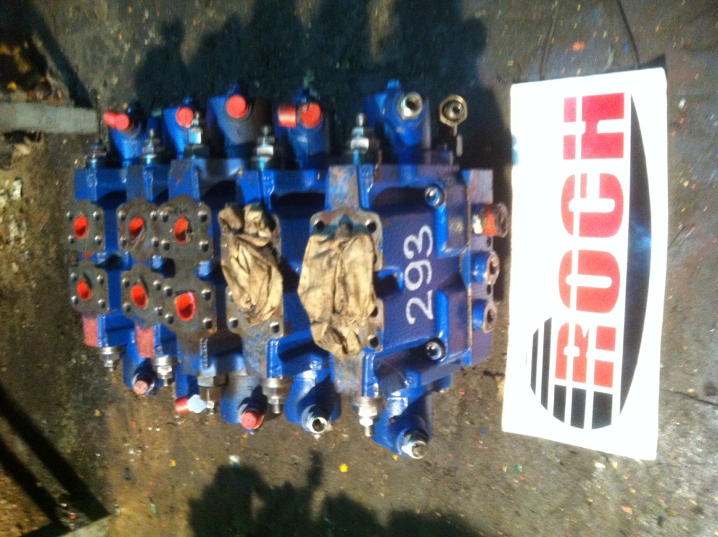LINDE VT 668B03 6105 + 668B03 6105 + VW25 5632 + 669B01 5629 + 669A08 5607 - 5 SEKCYJNY - Хидравличен клапан за Строителна техника: снимка 1 LINDE VT 668B03 6105 + 668B03 6105 + VW25 5632 + 669B01 5629 + 669A08 5607 - 5 SEKCYJNY - Хидравличен клапан за Строителна техника: снимка 1