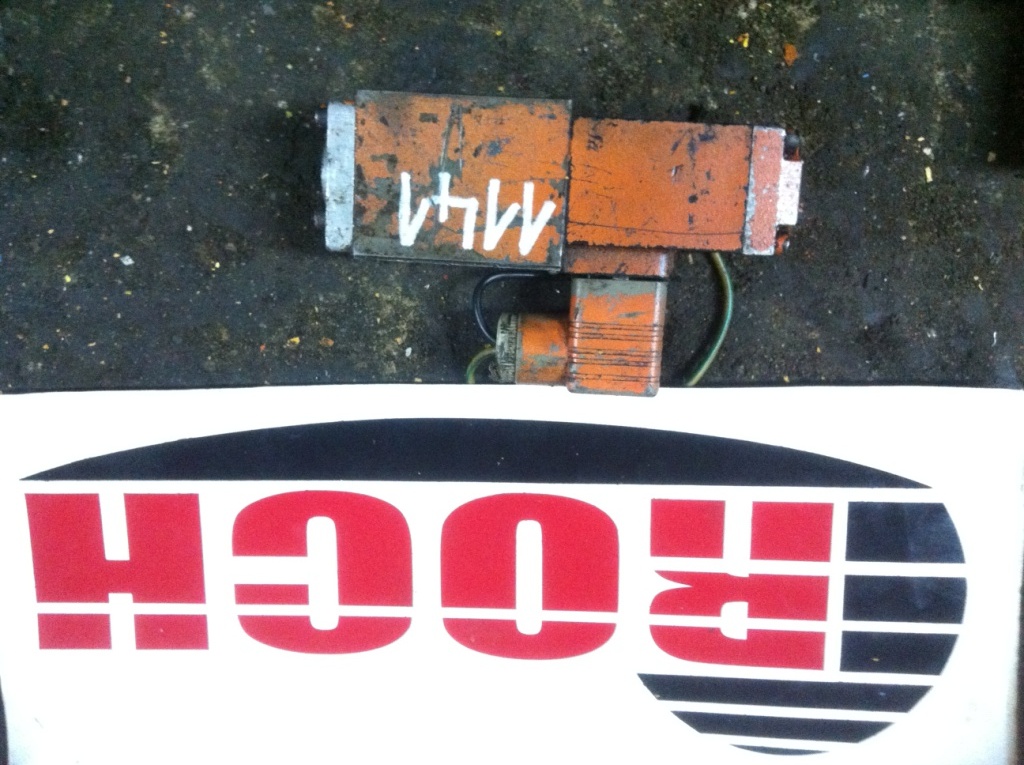 REXROTH 4WE5C6.2/G24Z4 426233/3 - 1 SEKCYJNY + CEWKA GU35-4-S..24VDC 26W - Хидравличен клапан за Строителна техника: снимка 1 REXROTH 4WE5C6.2/G24Z4 426233/3 - 1 SEKCYJNY + CEWKA GU35-4-S..24VDC 26W - Хидравличен клапан за Строителна техника: снимка 1