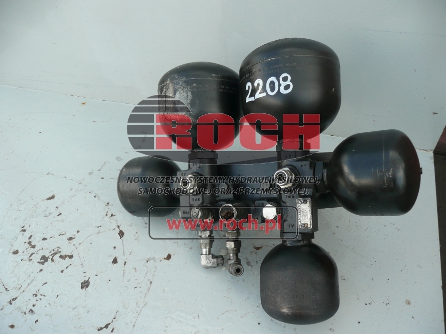 VOLVO 3509500172 1390813-10 11148622 + HYDROAKUMULATOR 1,0L + HYDROAKUMULATOR 0,5L - Хидравличен клапан за Колесен товарач: снимка 1 VOLVO 3509500172 1390813-10 11148622 + HYDROAKUMULATOR 1,0L + HYDROAKUMULATOR 0,5L - Хидравличен клапан за Колесен товарач: снимка 1