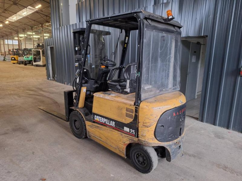 Caterpillar EP25K - Електрокар: снимка 2 Caterpillar EP25K - Електрокар: снимка 2