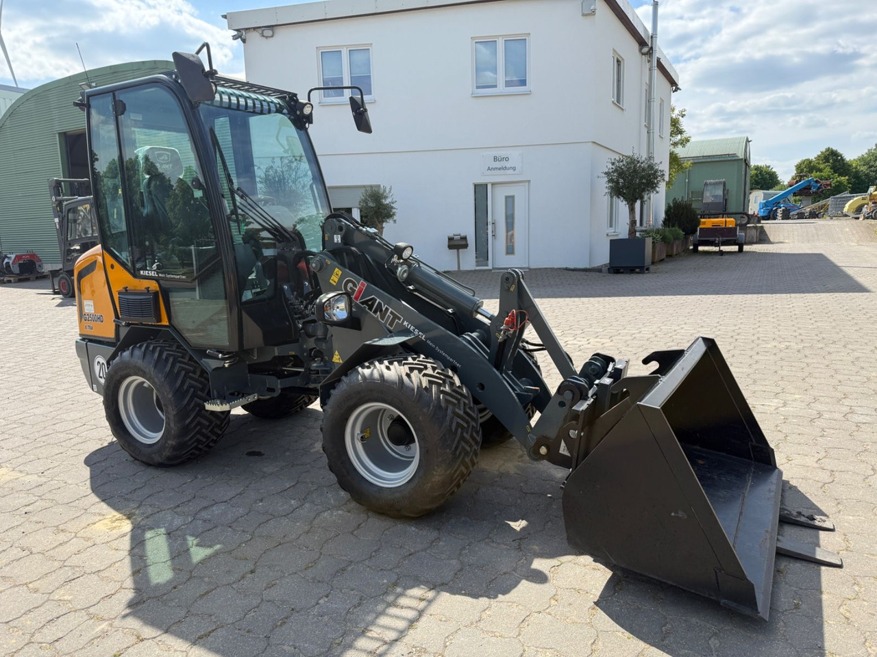 Giant G2500 HD X-TRA, Bj 20, SW, Schaufel, Gabel - Колесен товарач: снимка 3 Giant G2500 HD X-TRA, Bj 20, SW, Schaufel, Gabel - Колесен товарач: снимка 3