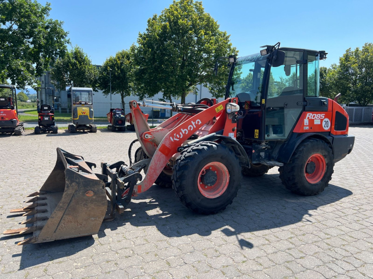 Kubota R 085, Bj 19, 1950 BH, SWE, Schaufel, Gabel - Колесен товарач: снимка 1 Kubota R 085, Bj 19, 1950 BH, SWE, Schaufel, Gabel - Колесен товарач: снимка 1