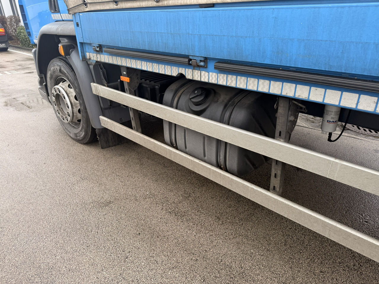 DAF LF 290 Pritschenaufbau Ladebordwand AHK - Камион с брезент: снимка 5 DAF LF 290 Pritschenaufbau Ladebordwand AHK - Камион с брезент: снимка 5