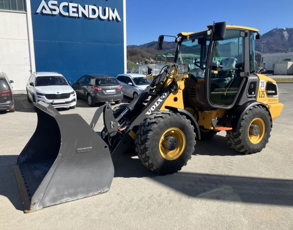 Volvo JL25H Electric - Мини челен товарач: снимка 4 Volvo JL25H Electric - Мини челен товарач: снимка 4