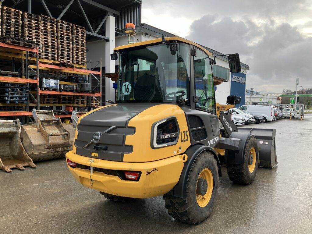 Volvo JL25H Electric - Мини челен товарач: снимка 2 Volvo JL25H Electric - Мини челен товарач: снимка 2