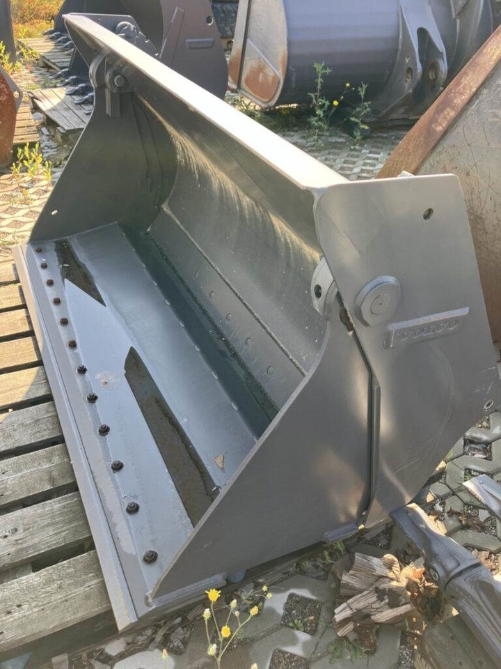 Volvo Klappschaufel mit Messer -P Aufnahme - Кофа: снимка 4 Volvo Klappschaufel mit Messer -P Aufnahme - Кофа: снимка 4