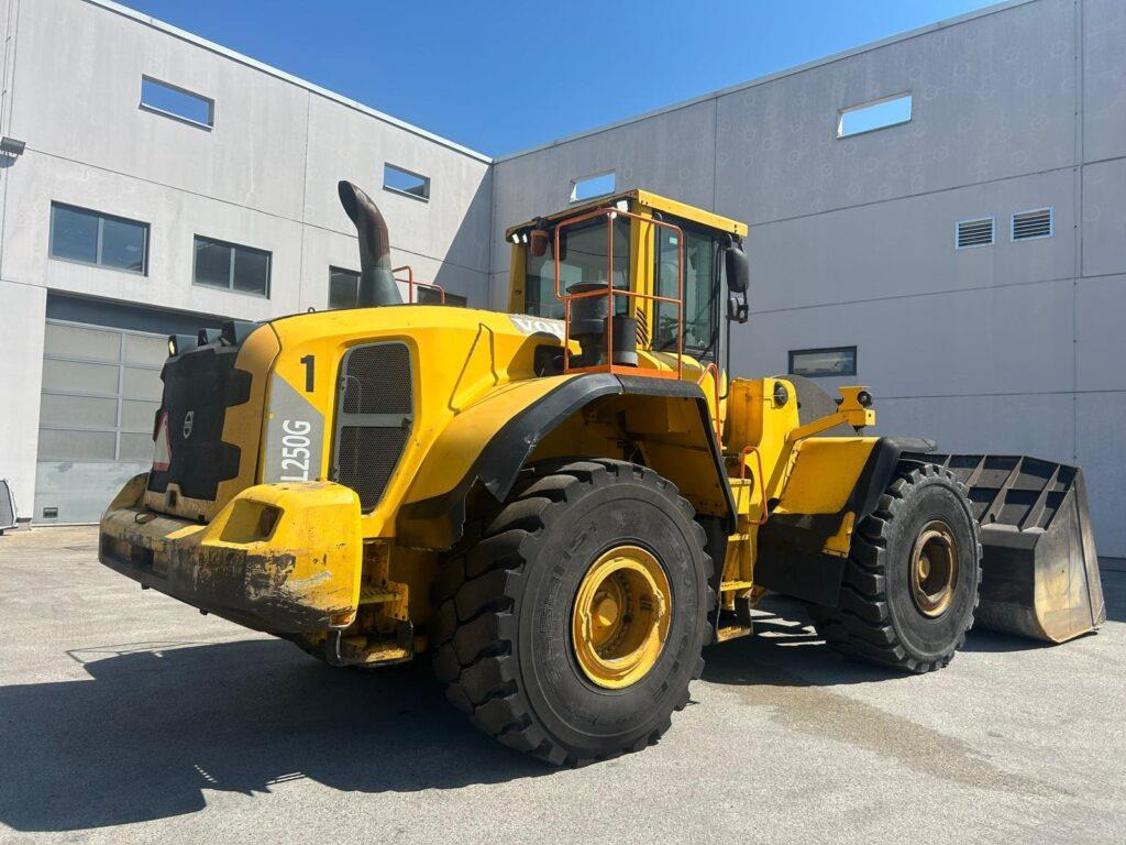 Volvo L250G - Колесен товарач: снимка 2 Volvo L250G - Колесен товарач: снимка 2