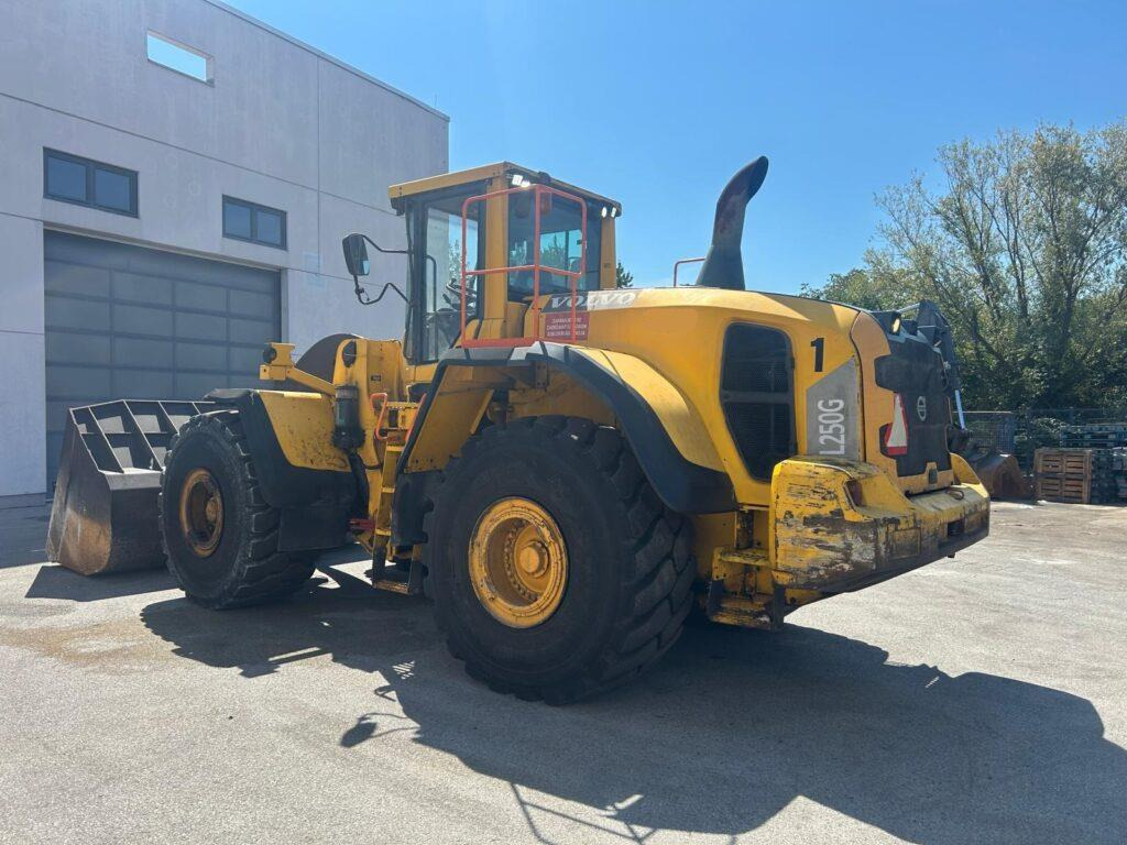 Volvo L250G - Колесен товарач: снимка 3 Volvo L250G - Колесен товарач: снимка 3