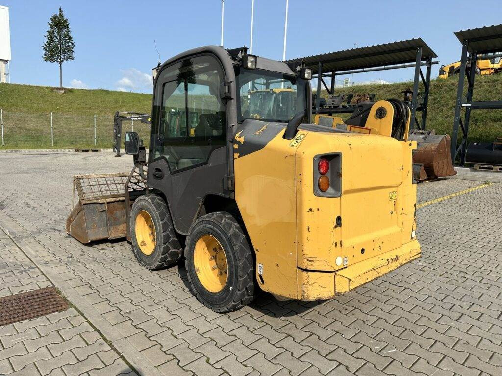 Volvo MC70C - Мини челен товарач: снимка 3 Volvo MC70C - Мини челен товарач: снимка 3