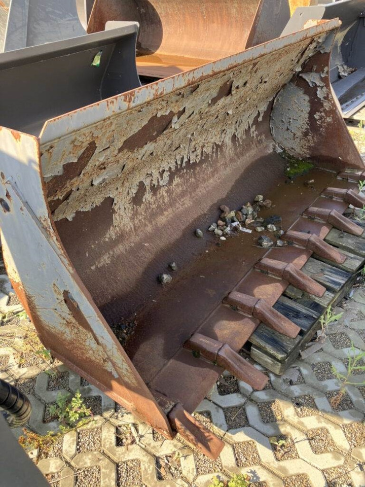 Volvo Schaufel mit Zähnen TPZ - Кофа: снимка 1 Volvo Schaufel mit Zähnen TPZ - Кофа: снимка 1