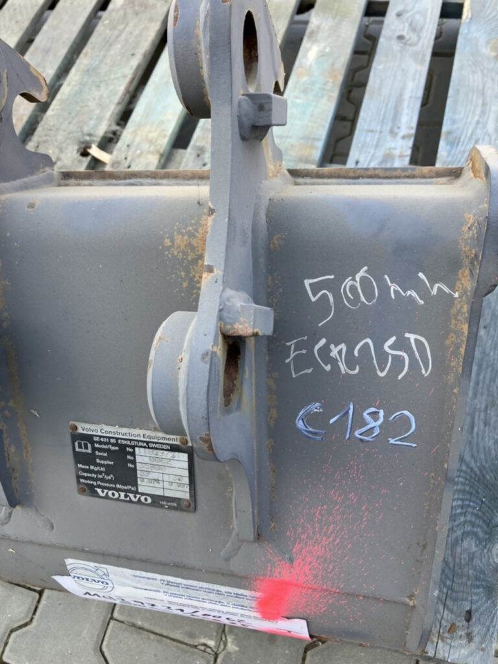 Volvo Tieflöffel mit Zähnen - Festanbau - Багер-товарач: снимка 2 Volvo Tieflöffel mit Zähnen - Festanbau - Багер-товарач: снимка 2