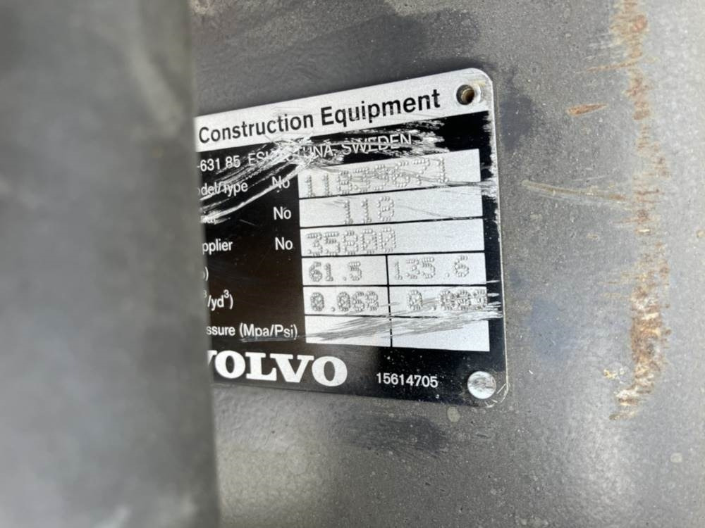 Volvo Tieflöffel mit Zähnen - Festanbau - Багер-товарач: снимка 3 Volvo Tieflöffel mit Zähnen - Festanbau - Багер-товарач: снимка 3