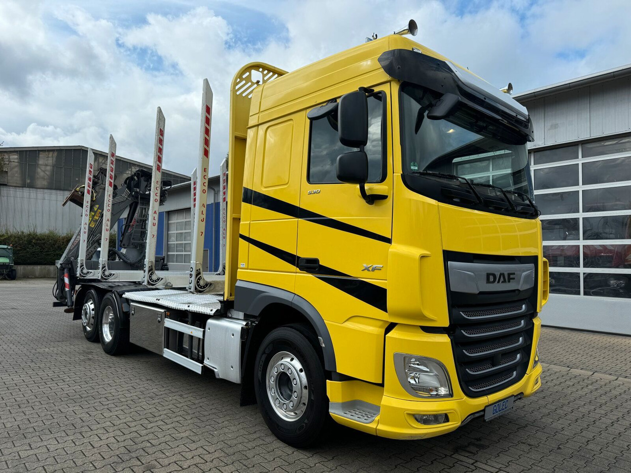 DAF XF 530 6x2 Holztransport Kran PENZ 15Z9.50 *Anh. - Камион за дърва, Камион с кран: снимка 1 DAF XF 530 6x2 Holztransport Kran PENZ 15Z9.50 *Anh. - Камион за дърва, Камион с кран: снимка 1