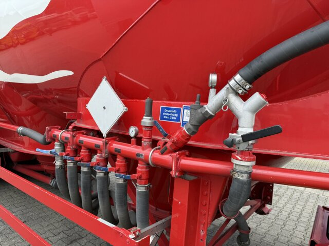 Feldbinder EUT 54.3 liegend. Silo 54.000 Liter 3 Achs - Цистерна за насипни товари: снимка 3 Feldbinder EUT 54.3 liegend. Silo 54.000 Liter 3 Achs - Цистерна за насипни товари: снимка 3