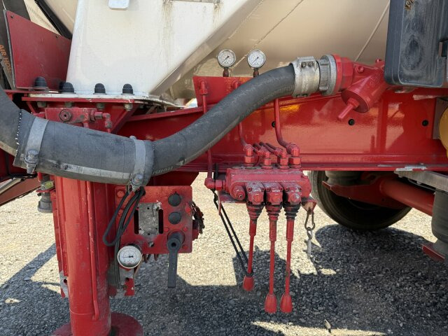 Feldbinder KIP 60.3 Silo 60.000 L 3 Achse ADR - Цистерна за насипни товари: снимка 2 Feldbinder KIP 60.3 Silo 60.000 L 3 Achse ADR - Цистерна за насипни товари: снимка 2