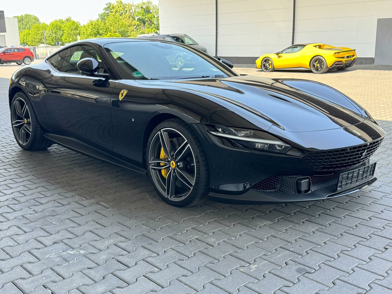 Ferrari Roma Coupe Schwarz - Лек автомобил: снимка 1 Ferrari Roma Coupe Schwarz - Лек автомобил: снимка 1