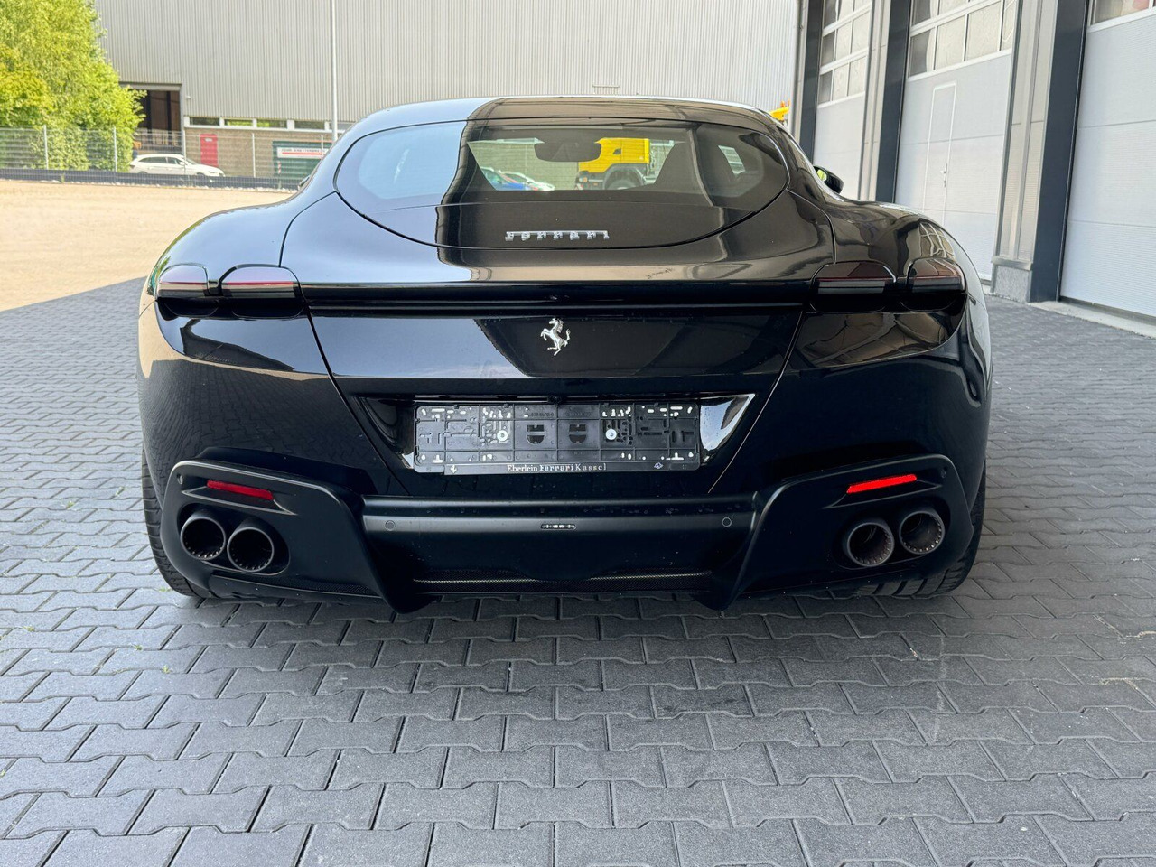 Ferrari Roma Coupe Schwarz - Лек автомобил: снимка 3 Ferrari Roma Coupe Schwarz - Лек автомобил: снимка 3