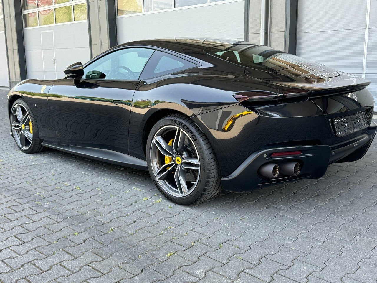 Ferrari Roma Coupe Schwarz - Лек автомобил: снимка 4 Ferrari Roma Coupe Schwarz - Лек автомобил: снимка 4