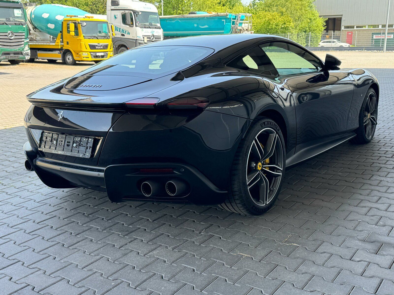 Ferrari Roma Coupe Schwarz - Лек автомобил: снимка 2 Ferrari Roma Coupe Schwarz - Лек автомобил: снимка 2