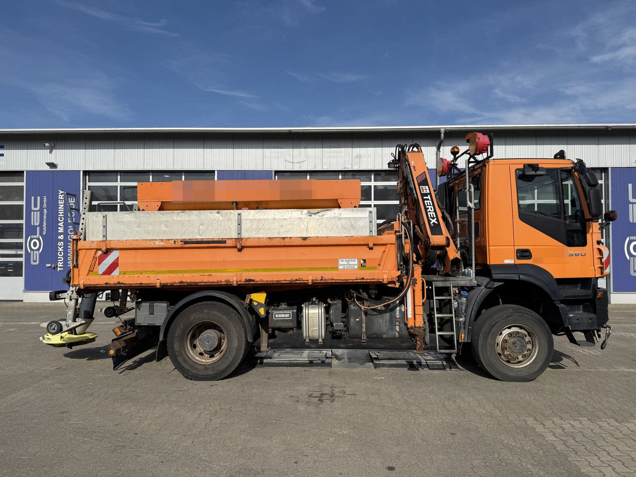 Iveco TRAKKER Kipper Kran TEREX 85.2 Salzstreuer - Самосвал камион, Камион с кран: снимка 2 Iveco TRAKKER Kipper Kran TEREX 85.2 Salzstreuer - Самосвал камион, Камион с кран: снимка 2