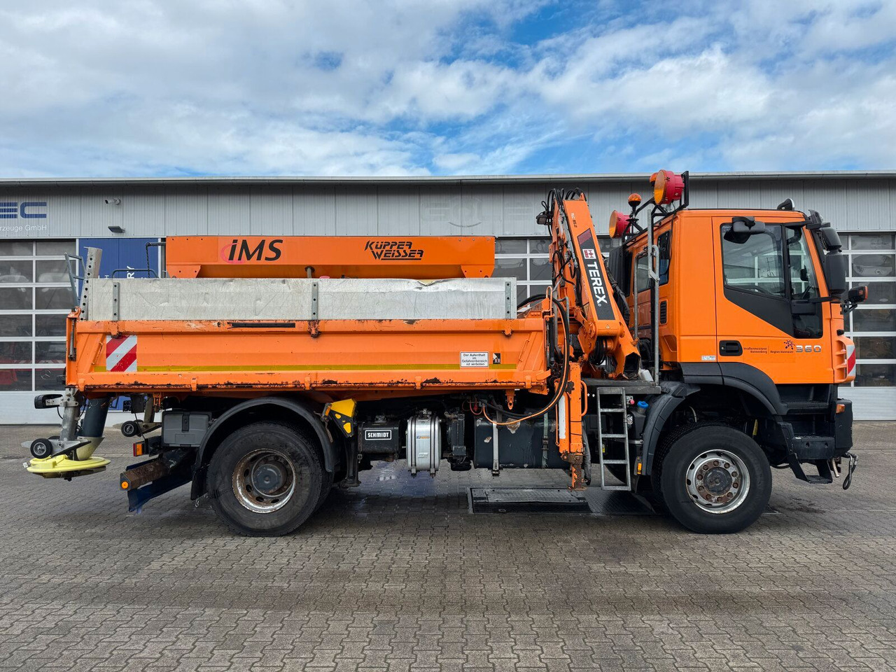 Iveco TRAKKER Kipper Kran TEREX 85.2 Winterdienst - Камион с кран: снимка 3 Iveco TRAKKER Kipper Kran TEREX 85.2 Winterdienst - Камион с кран: снимка 3
