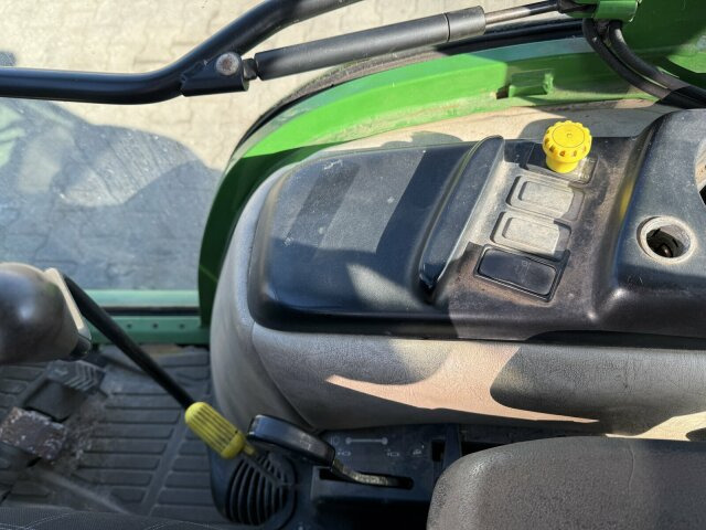 John Deere 3520 Kommunaltrak. Frontkraftheber Kuppeldreieck - Трактор за комунални дейности: снимка 5 John Deere 3520 Kommunaltrak. Frontkraftheber Kuppeldreieck - Трактор за комунални дейности: снимка 5