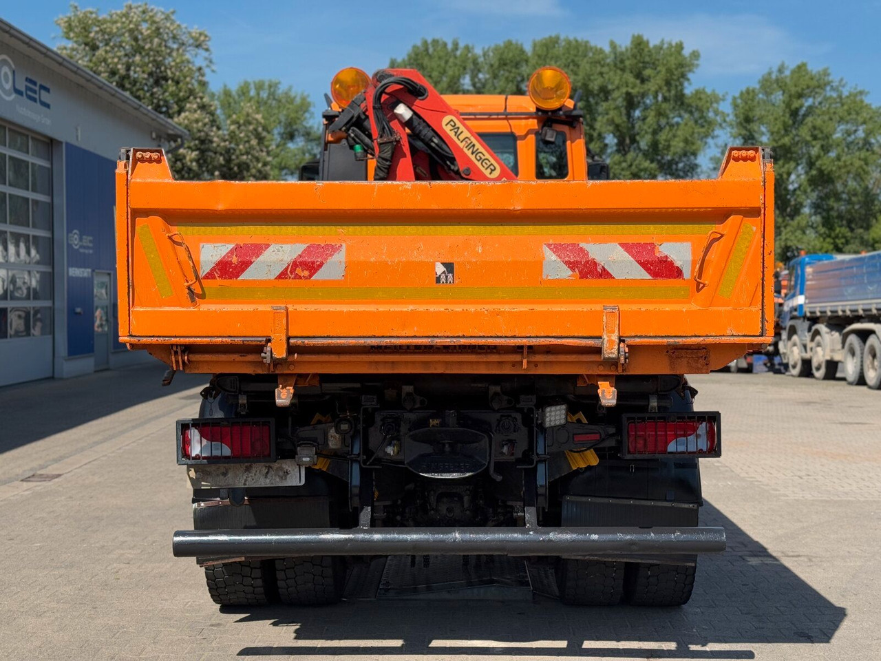 MAN TGA 18.360 4x4 Kipper Kran PALFINGER Winterd. - Самосвал камион, Камион с кран: снимка 4 MAN TGA 18.360 4x4 Kipper Kran PALFINGER Winterd. - Самосвал камион, Камион с кран: снимка 4
