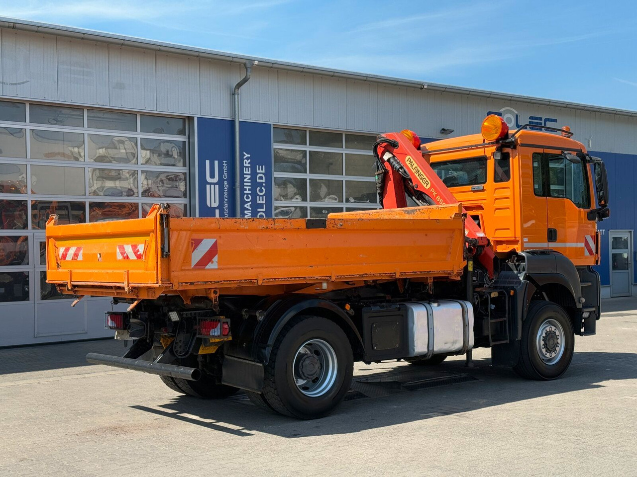 MAN TGA 18.360 4x4 Kipper Kran PALFINGER Winterd. - Самосвал камион, Камион с кран: снимка 3 MAN TGA 18.360 4x4 Kipper Kran PALFINGER Winterd. - Самосвал камион, Камион с кран: снимка 3