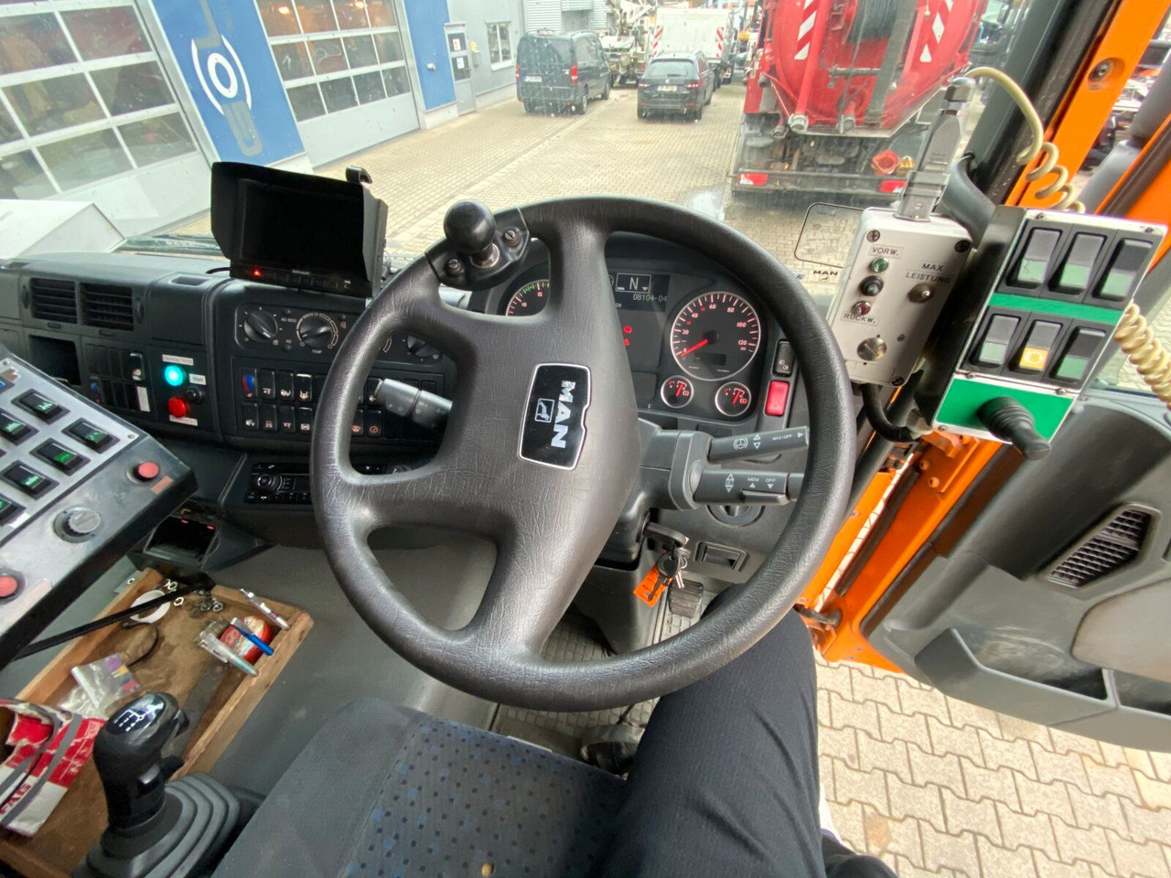 Мотометачна машина MAN TGA 26.430 6x2-2 LL: снимка 10