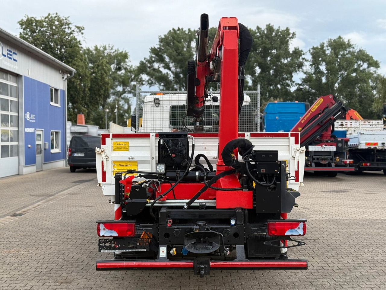 MAN TGL 8.220 4x2 Kipper Kran Palfinger 7.001-K A - Камион с кран, Самосвал камион: снимка 4 MAN TGL 8.220 4x2 Kipper Kran Palfinger 7.001-K A - Камион с кран, Самосвал камион: снимка 4