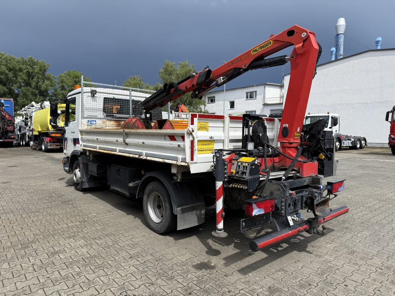 Бус самосвал MAN TGL 8.220 4x2 Kipper Kran Palfinger 7.001-K A: снимка 9