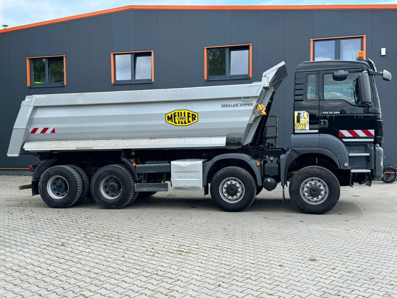MAN TGS 35.460 8x6 BB Muldenkipper Meiller - Самосвал камион: снимка 4 MAN TGS 35.460 8x6 BB Muldenkipper Meiller - Самосвал камион: снимка 4