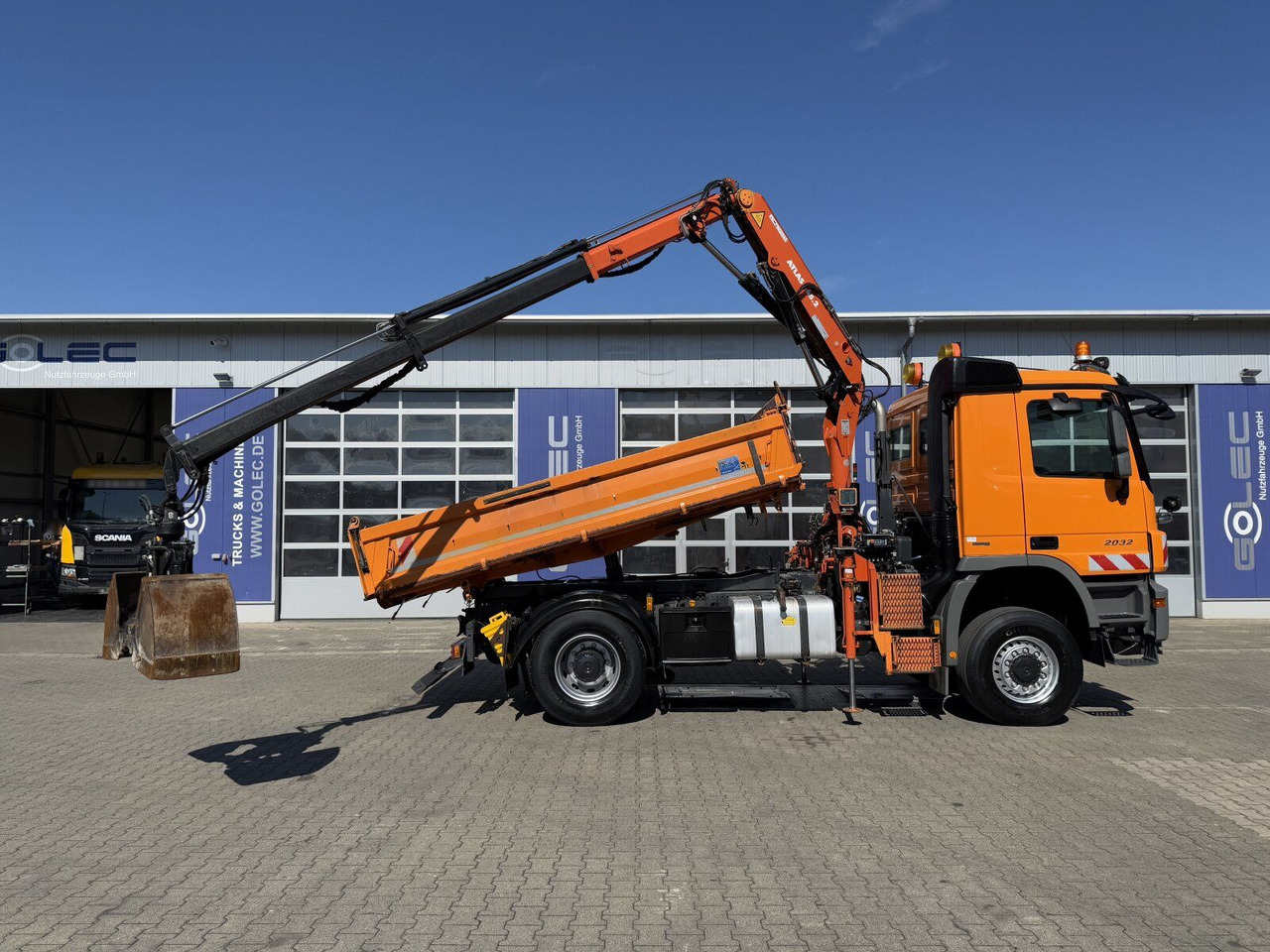 Mercedes-Benz ACTROS 2044 4x4 Kipper Kran ATLAS 65.2 A2L - Самосвал камион, Камион с кран: снимка 4 Mercedes-Benz ACTROS 2044 4x4 Kipper Kran ATLAS 65.2 A2L - Самосвал камион, Камион с кран: снимка 4