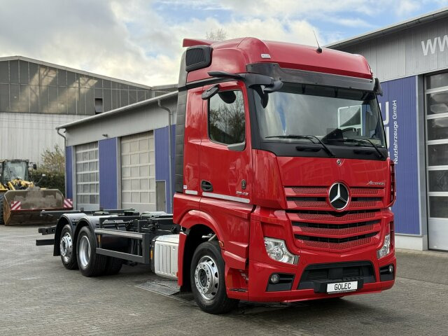 Mercedes-Benz ACTROS 2543 6x2 Wechselaufbau BDF AHK 2 Betten - Контейнеровоз/ Сменна каросерия камион: снимка 1 Mercedes-Benz ACTROS 2543 6x2 Wechselaufbau BDF AHK 2 Betten - Контейнеровоз/ Сменна каросерия камион: снимка 1