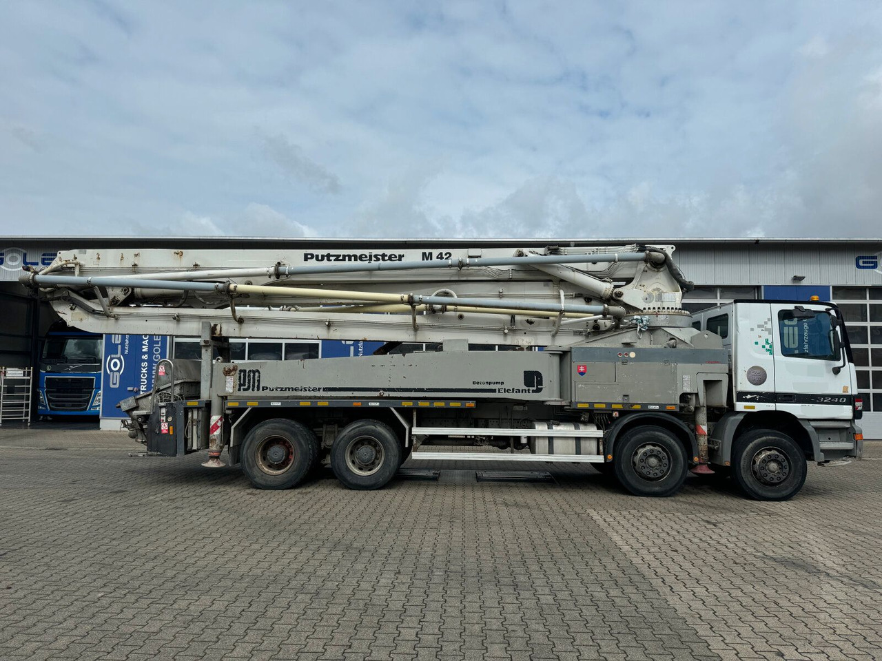 Mercedes-Benz ACTROS 3240 8x4 Betonpumpe PUTZMEISTER BSF 42 M - Бетон помпа: снимка 4 Mercedes-Benz ACTROS 3240 8x4 Betonpumpe PUTZMEISTER BSF 42 M - Бетон помпа: снимка 4