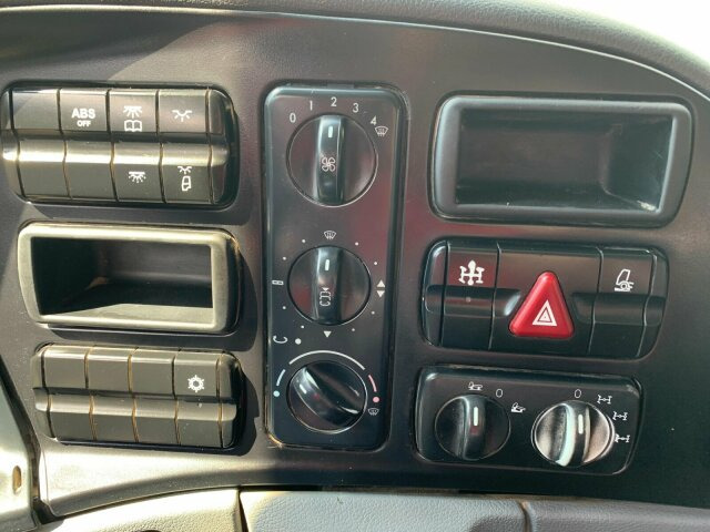 Лизинг на Mercedes-Benz ACTROS 4141 EURO4 8x6 Muldenkipper Mercedes-Benz ACTROS 4141 EURO4 8x6 Muldenkipper: снимка 6